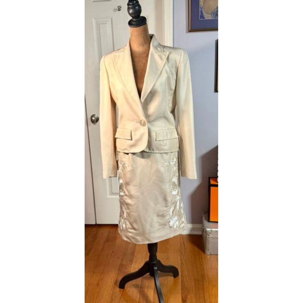 Vintage Valentino Silk Embroidered Skirt Suit Ivory Size 6 Made in Italy
